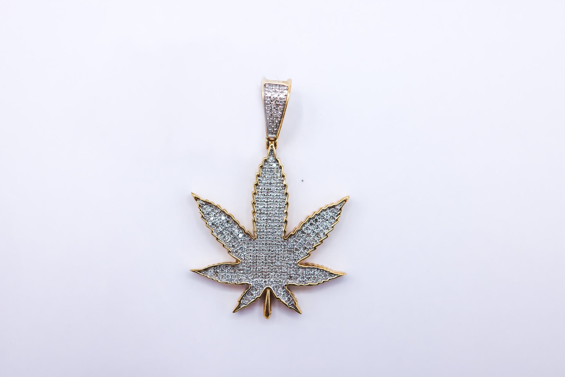 Weed plant 10K 0.53 CTW