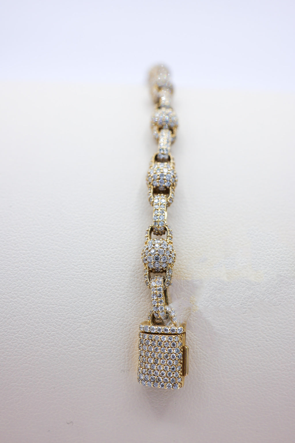 10K 8.73CT D-BRACELET RDS SIZE 8.50 INCHES 6.45MM