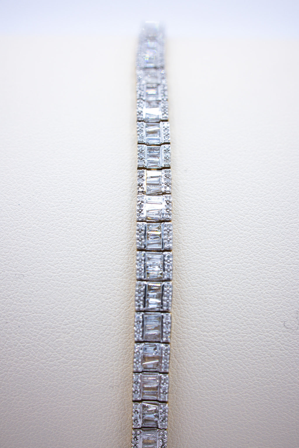 Baguette Tennis Bracelet 10K Gold 4.20CTW