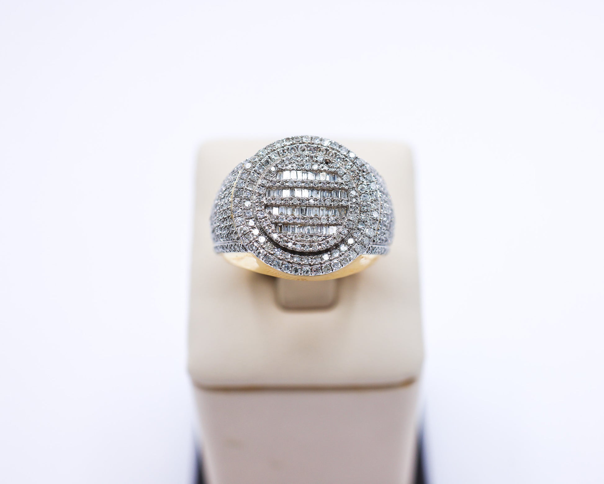 10K Gold 1.60 CTW Baguette Diamond Circle Ring