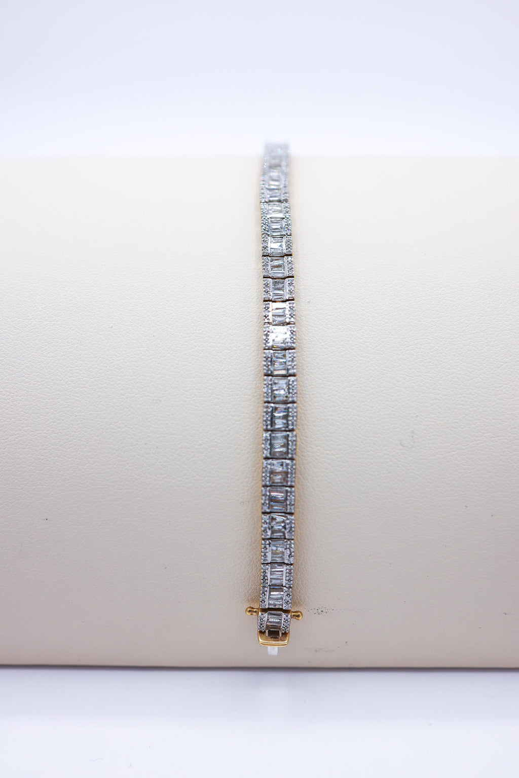 Baguette Tennis Bracelet 10K Gold 4.20CTW
