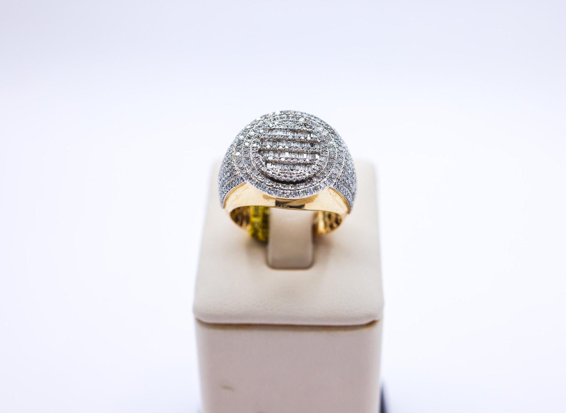 10K Gold 1.60 CTW Baguette Diamond Circle Ring