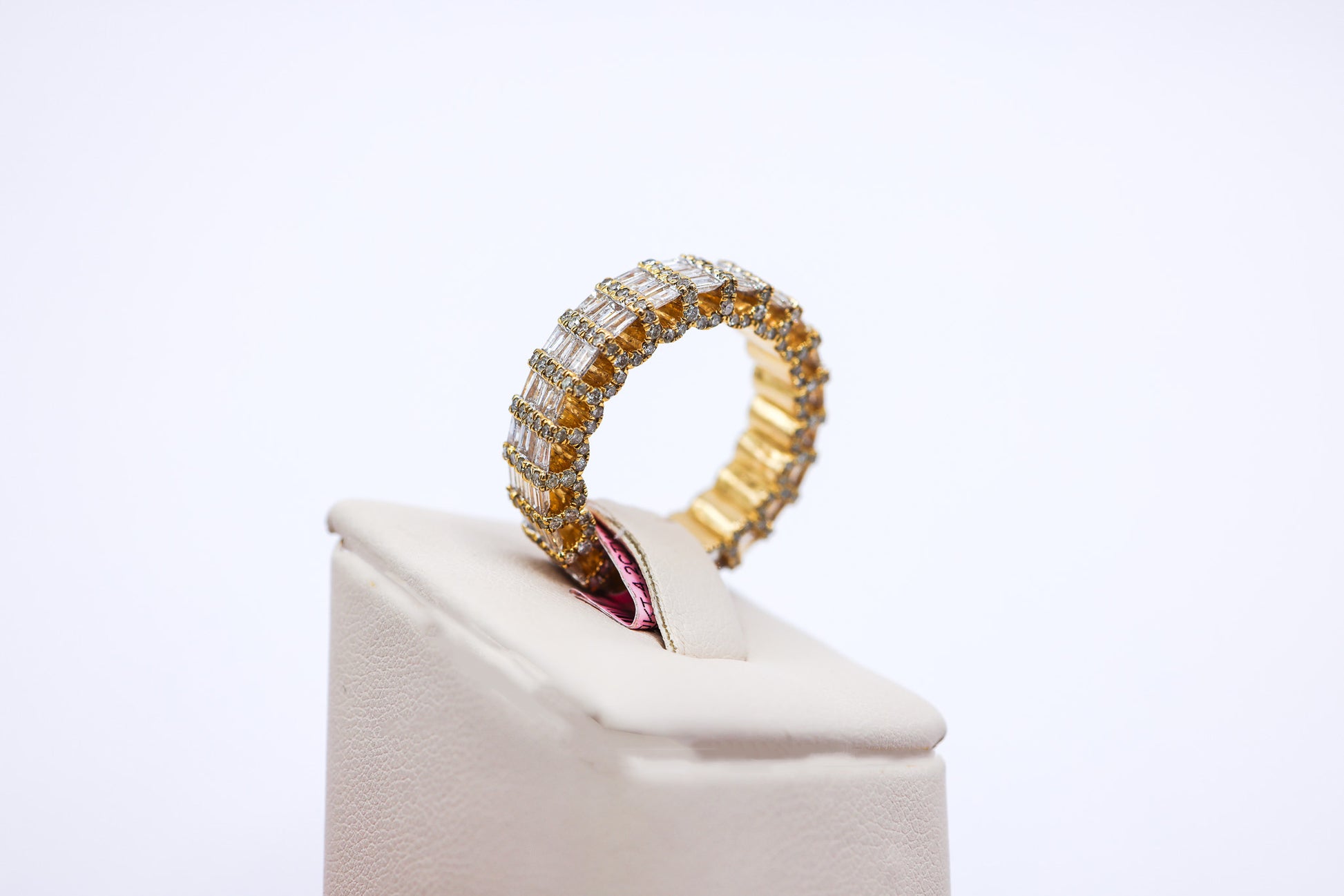 10K 4.2 CTW Scalloped Round Eternity Diamond Mens Ring