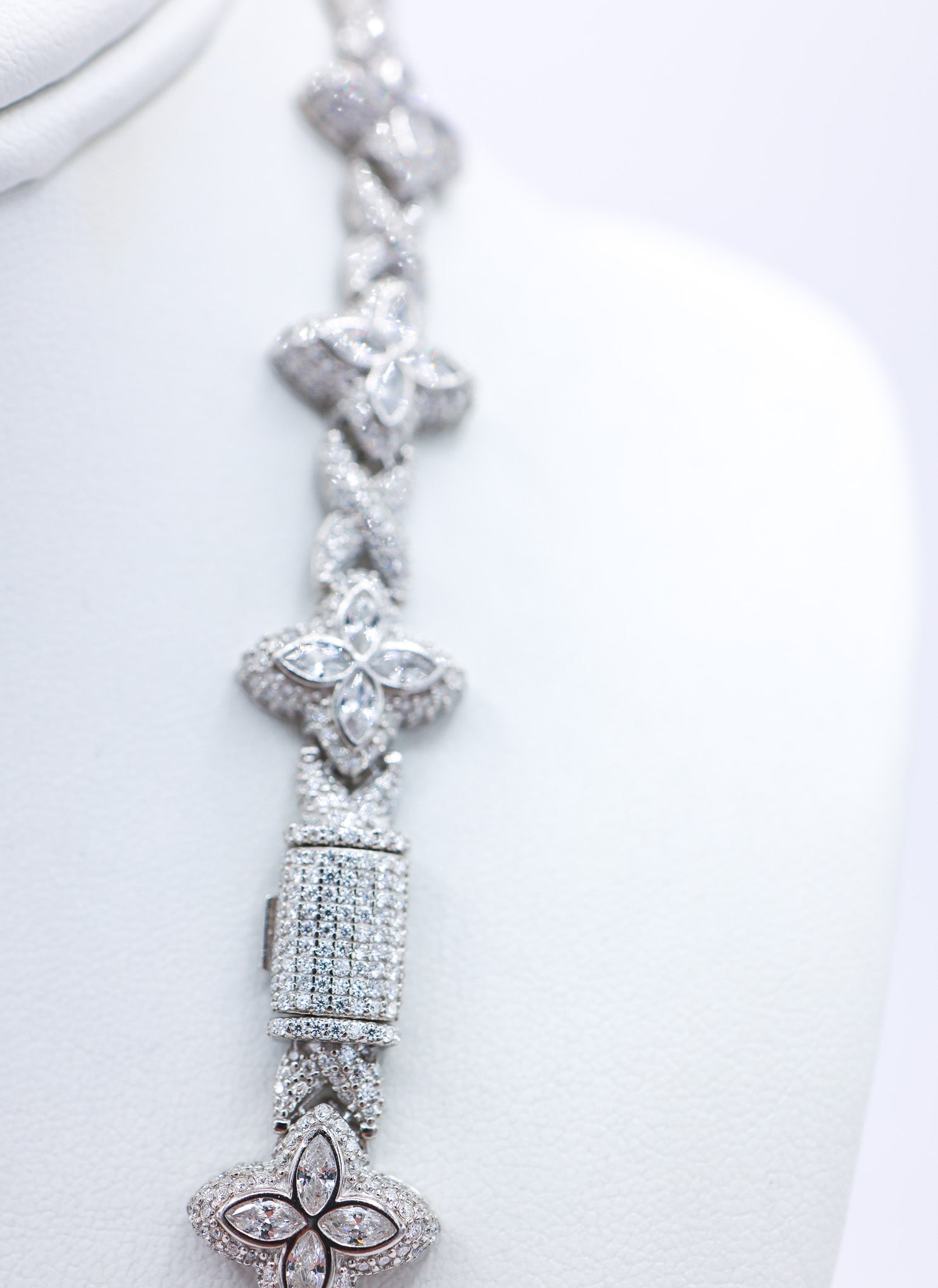 White Clover Chain 14.70 CTW