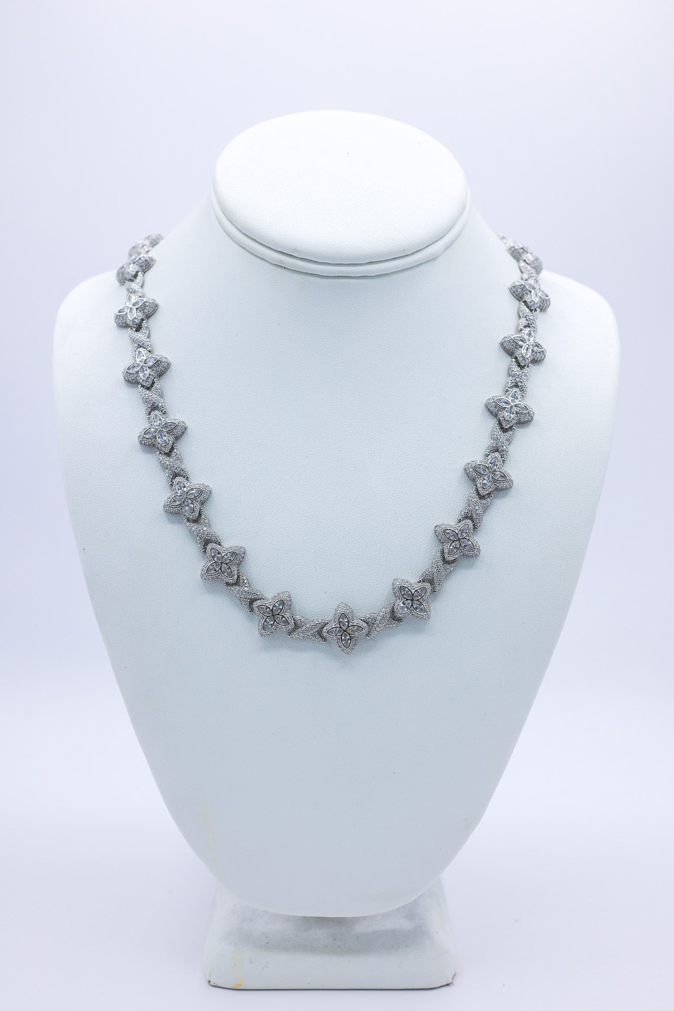 White Clover Chain 14.70 CTW