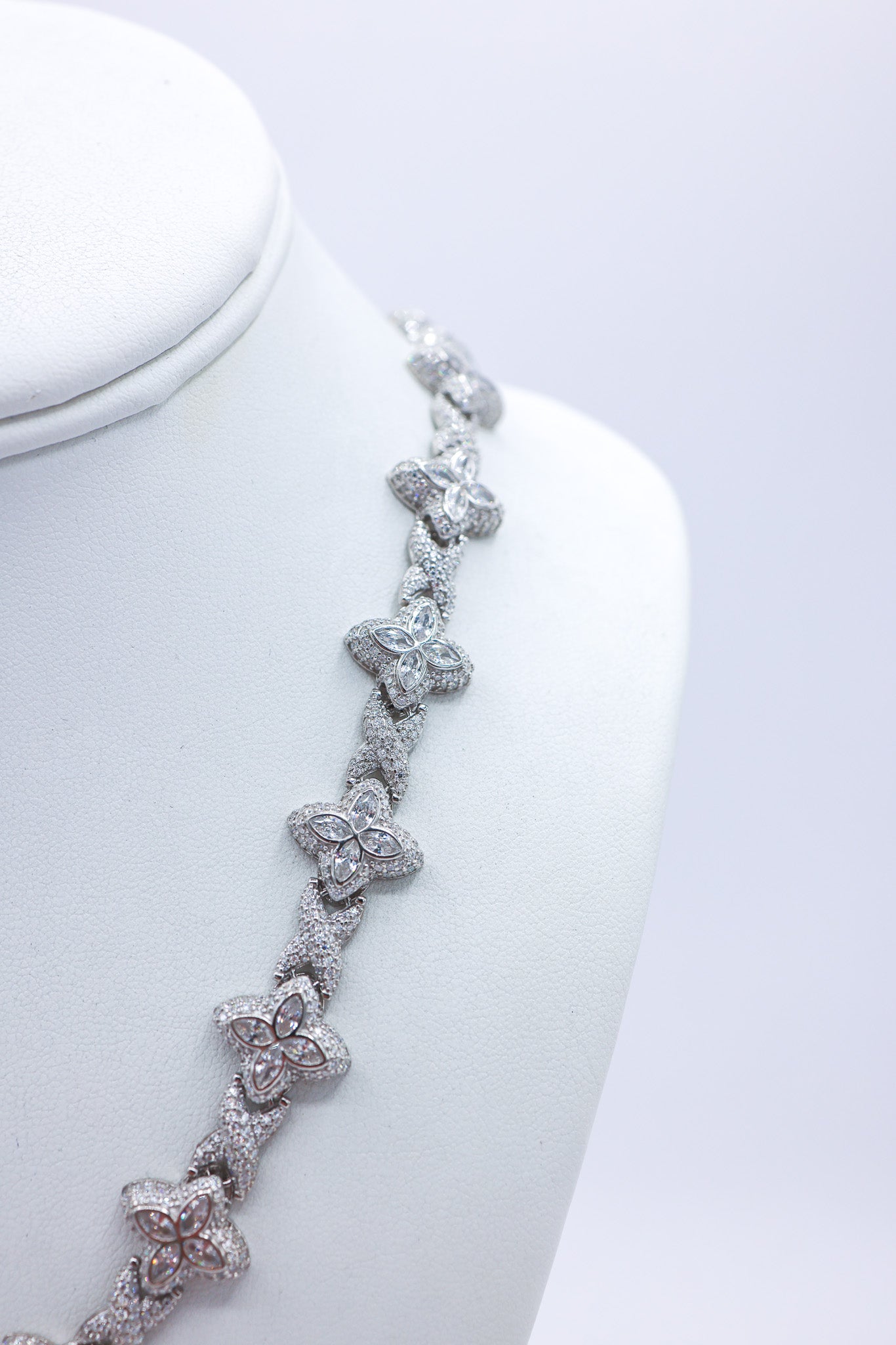 White Clover Chain 14.70 CTW