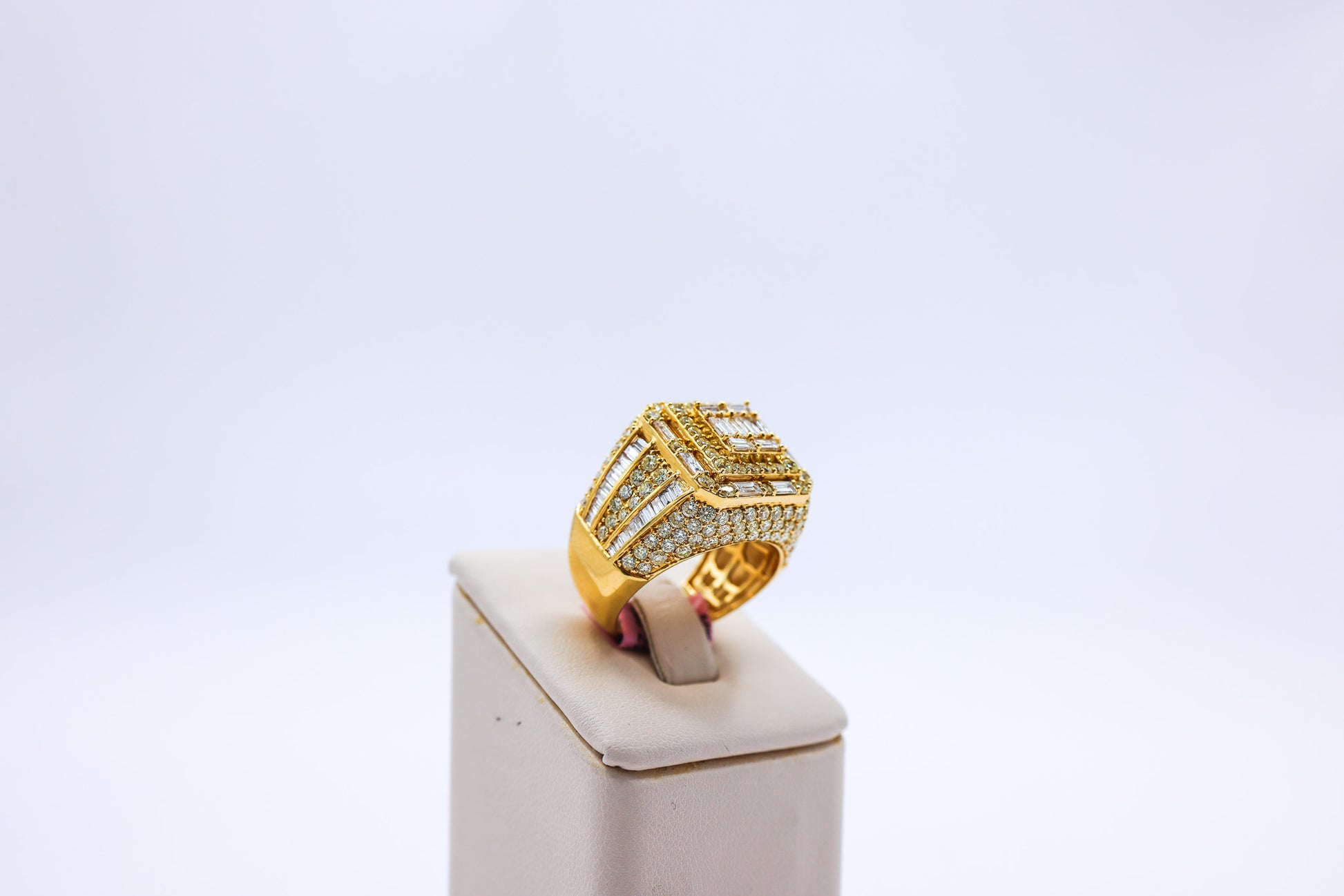 10K Yellow Gold 5.61-5.62CTW Baguette Multi-Diamond Mens Ring