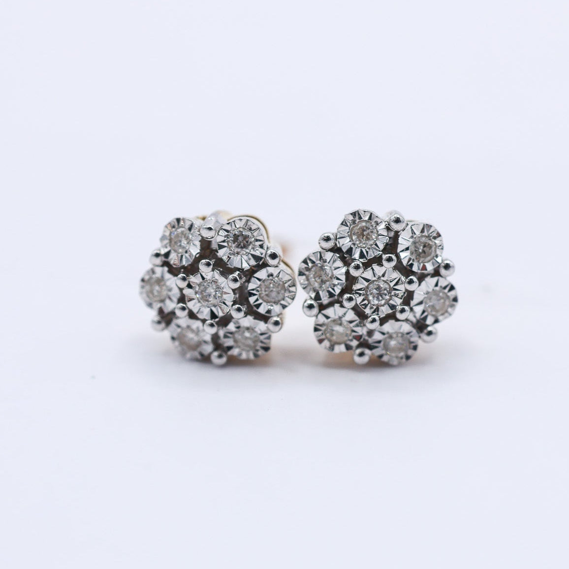 10K 0.16CTW Flower Earrings