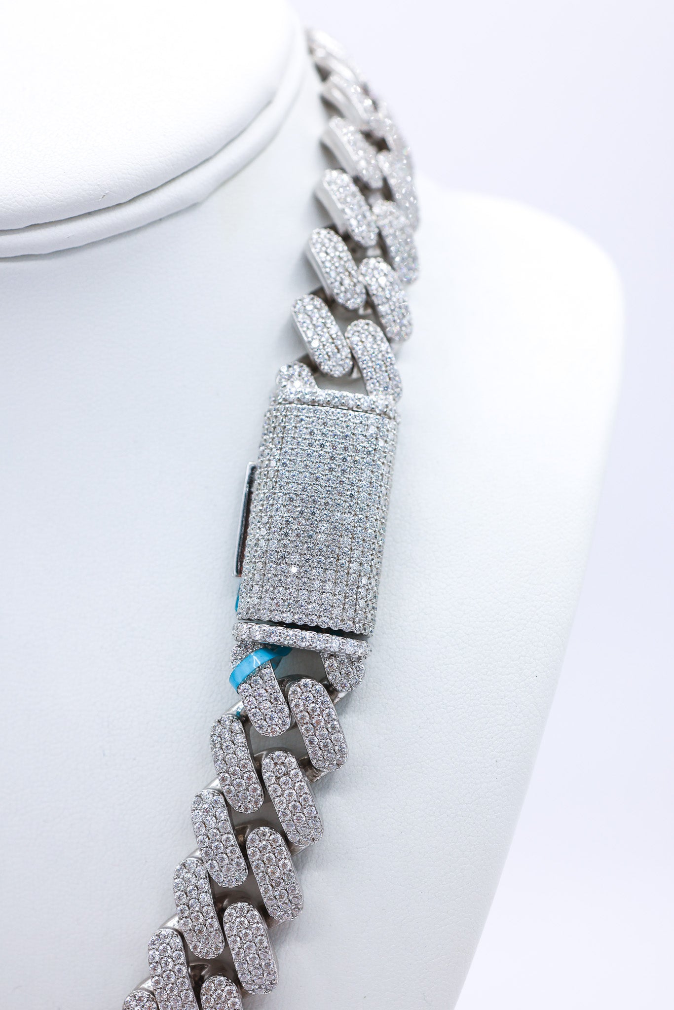 Cuban 18MM 52.09 CTW