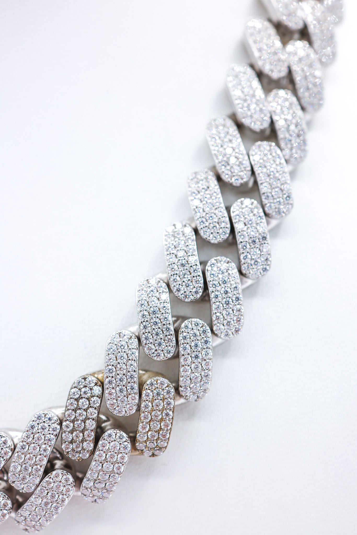 Cuban 18MM 52.09 CTW