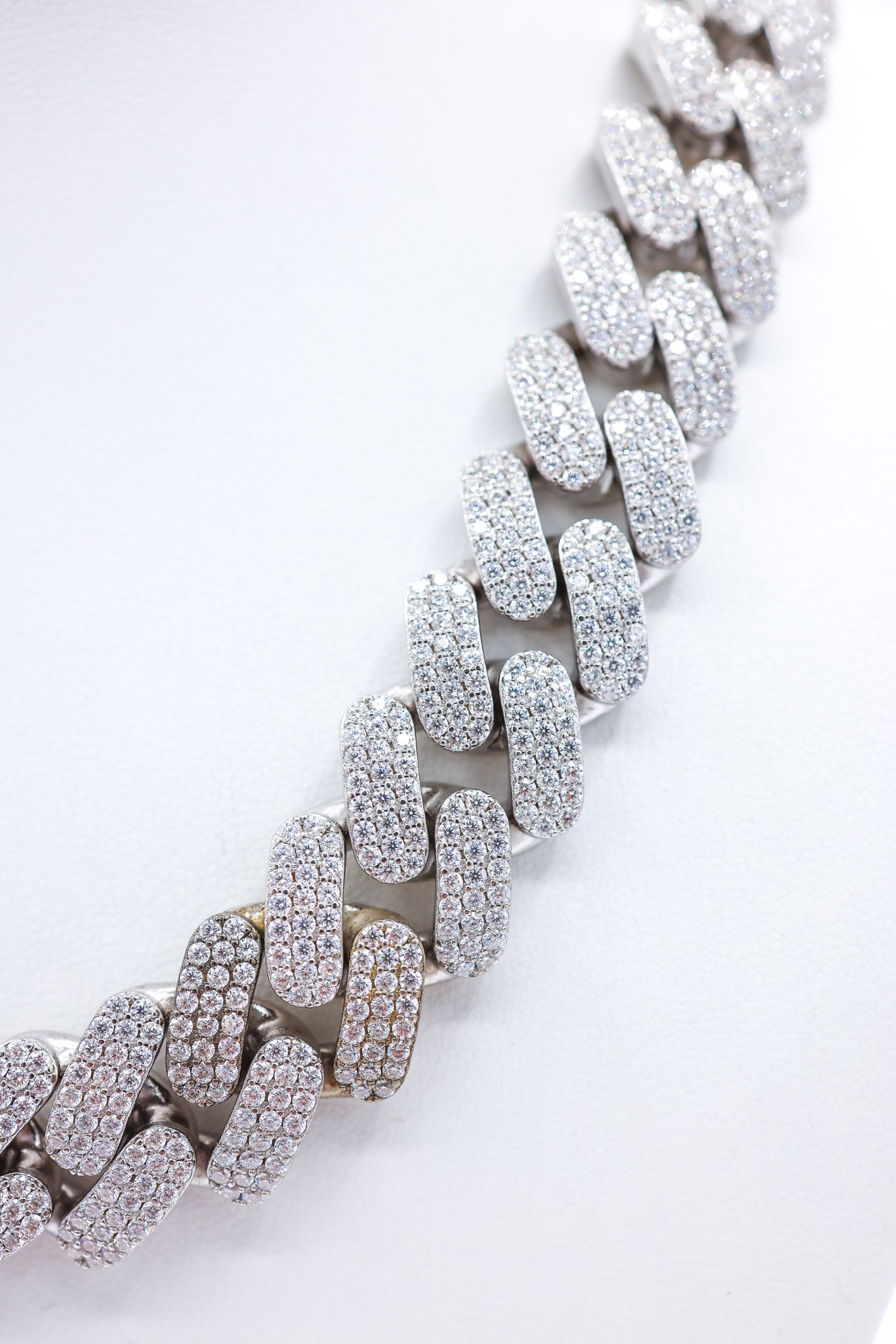 Cuban 18MM 52.09 CTW