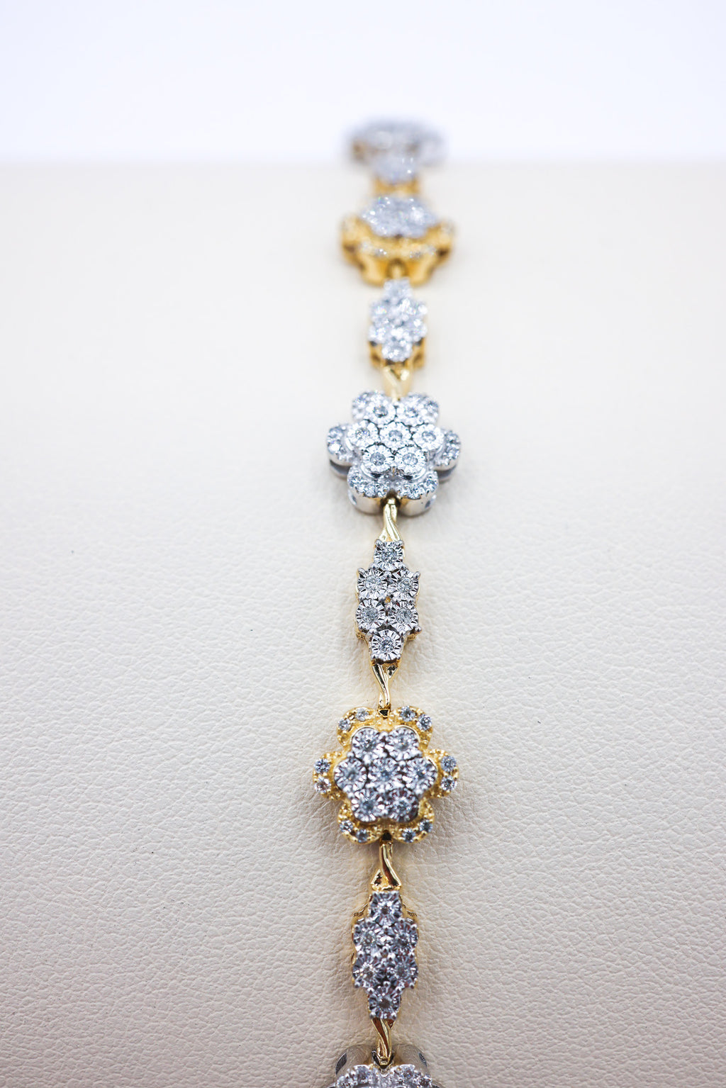 10K 1.00-1.03CT D-BRACELET LDS RDS "FLOWER" FANUC PRONG SIZE 7 INCHES