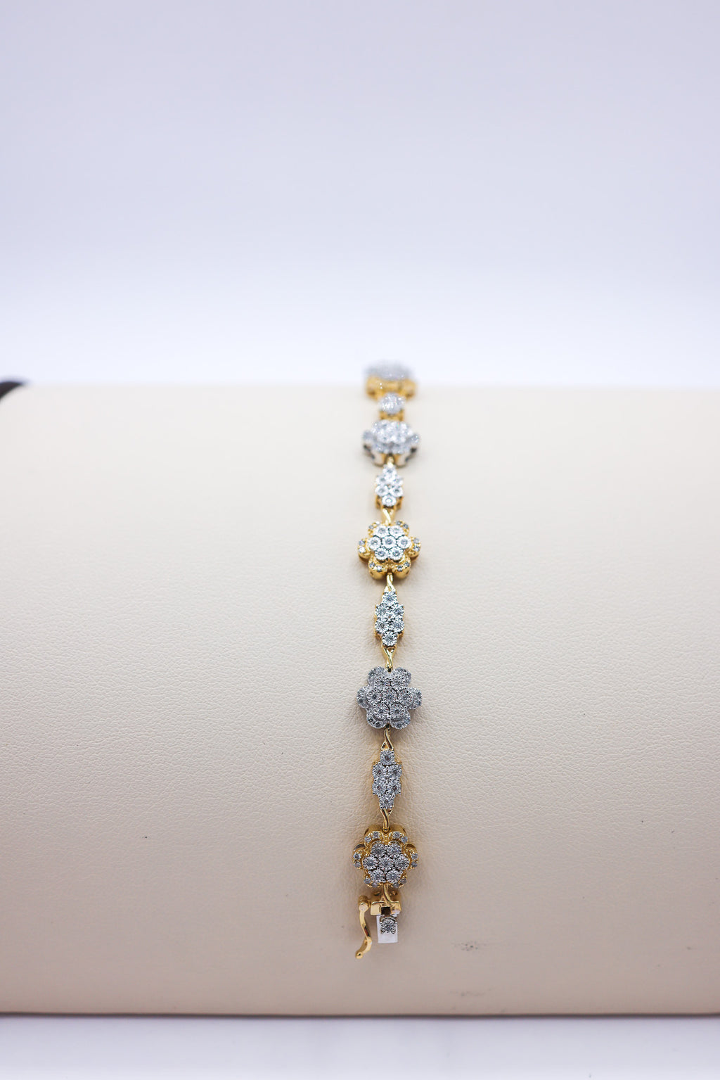 10K 1.00-1.03CT D-BRACELET LDS RDS "FLOWER" FANUC PRONG SIZE 7 INCHES