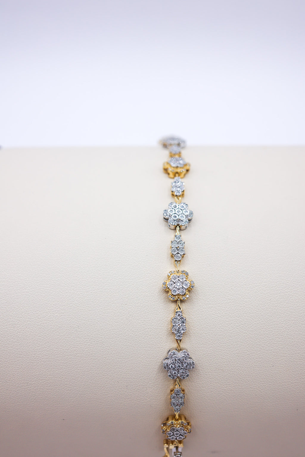 10K 1.00-1.03CT D-BRACELET LDS RDS "FLOWER" FANUC PRONG SIZE 7 INCHES