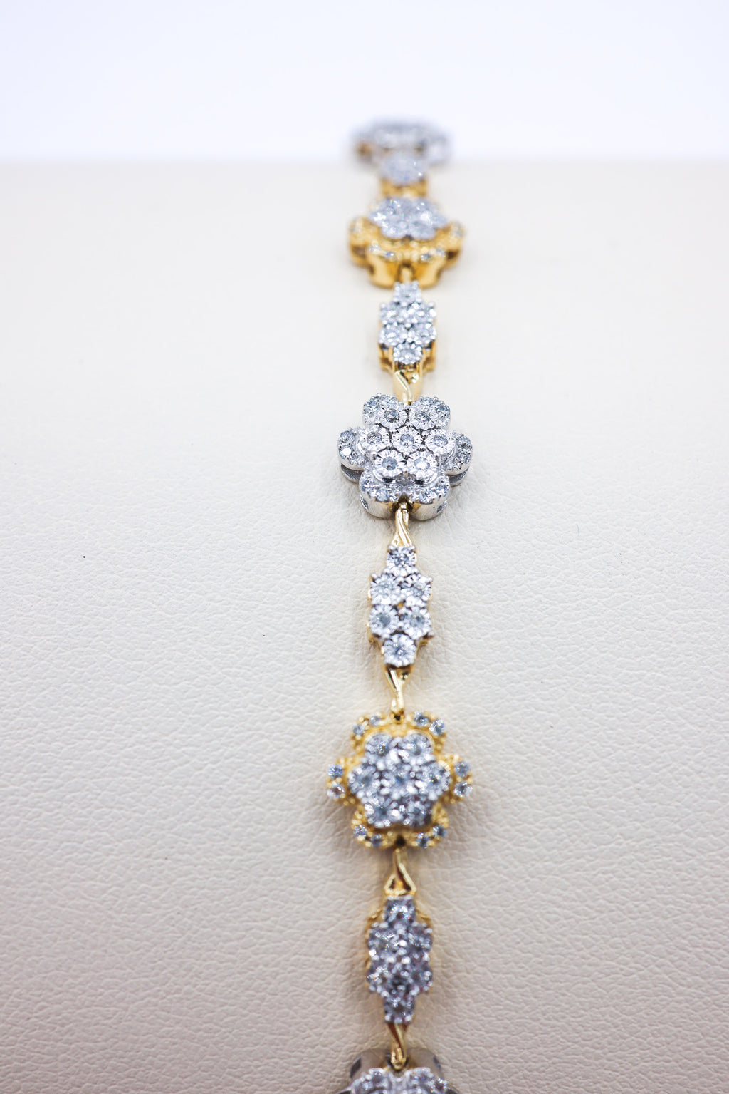 10K 1.00-1.03CT D-BRACELET LDS RDS "FLOWER" FANUC PRONG SIZE 7 INCHES