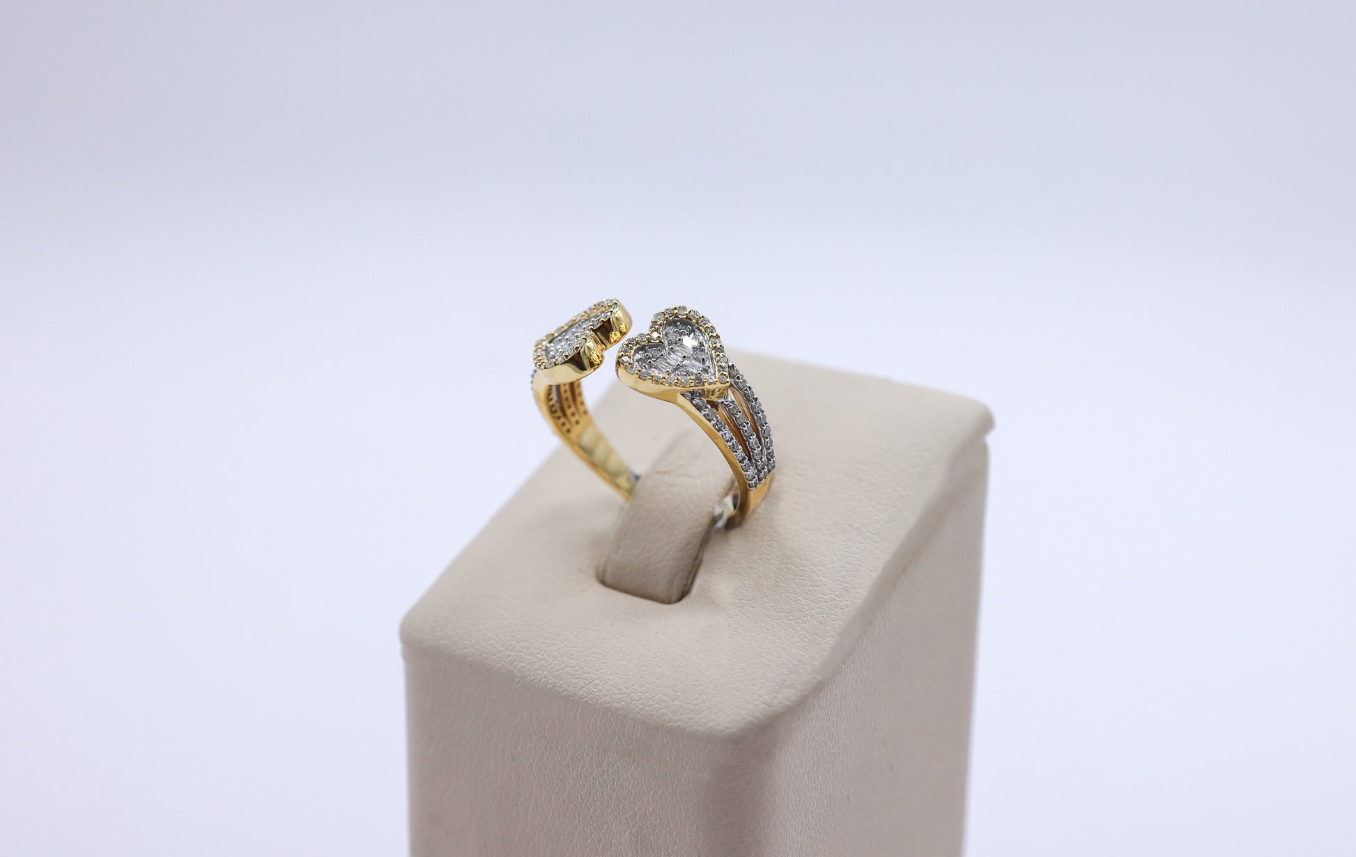 10K 0.35-0.37CTW Double Heart Front Open Diamond Ring