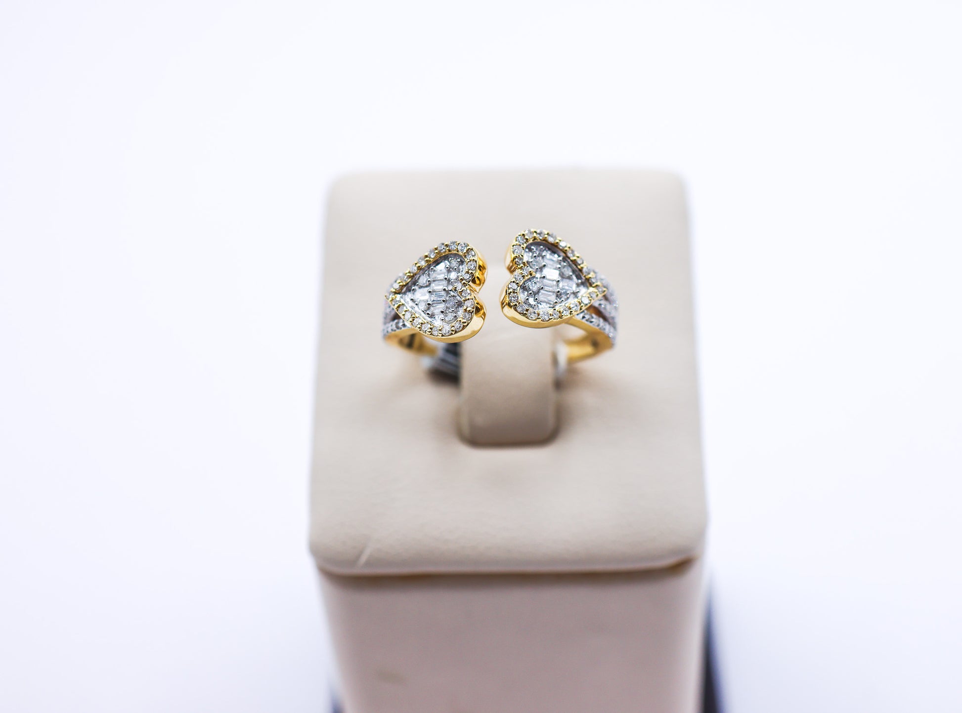 10K 0.35-0.37CTW Double Heart Front Open Diamond Ring