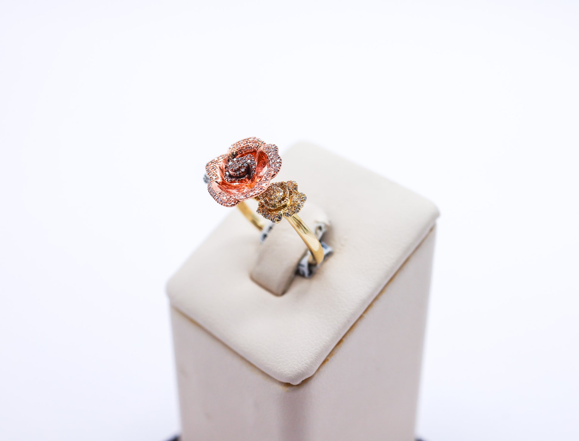 10K Gold 0.30 CTW Tri-Tone Roses Diamond Ring