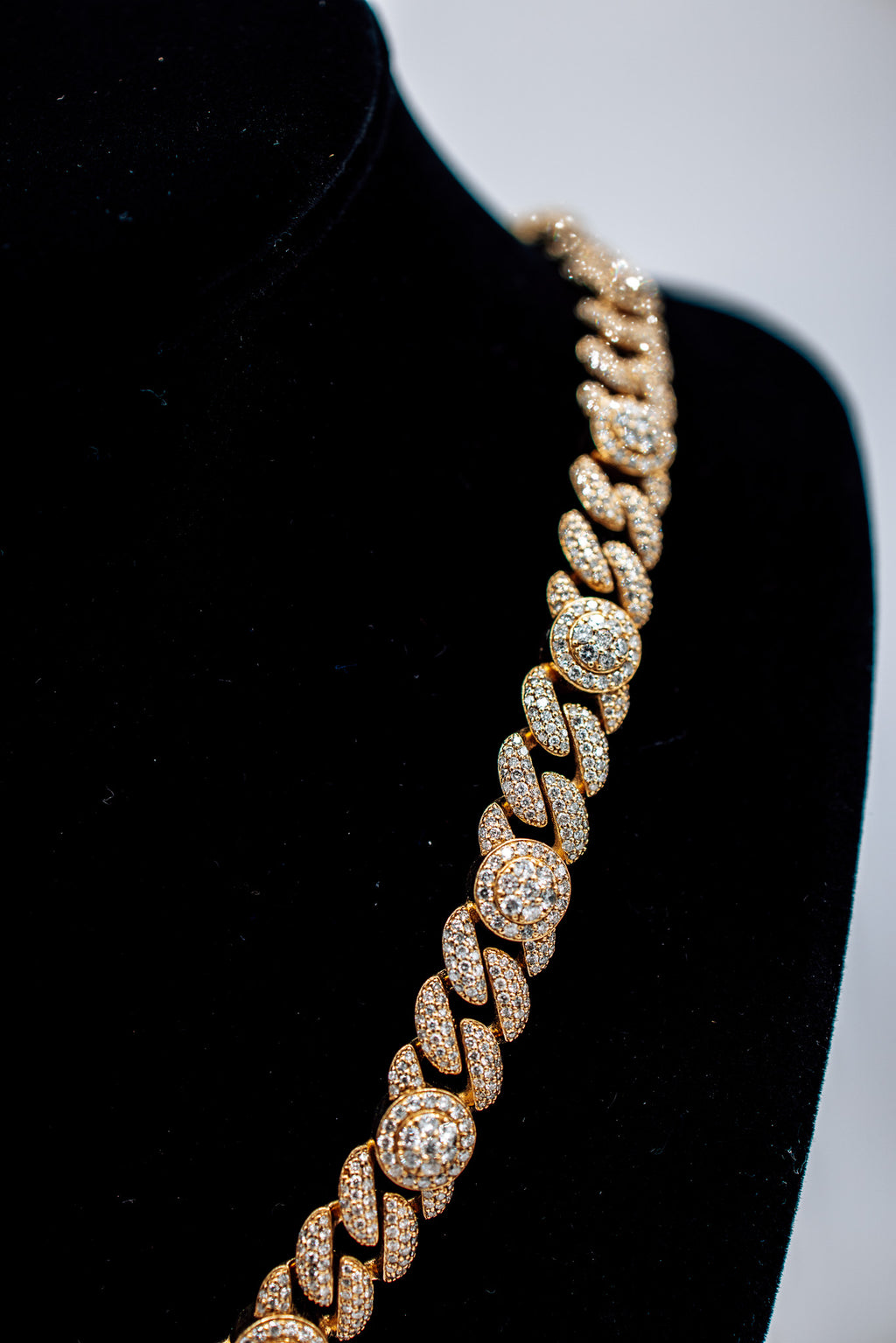 10K 20.75CT D-NECKLACE MEN RDS SIZE 22 INCHES 10.90MM- Cuban Royal Link