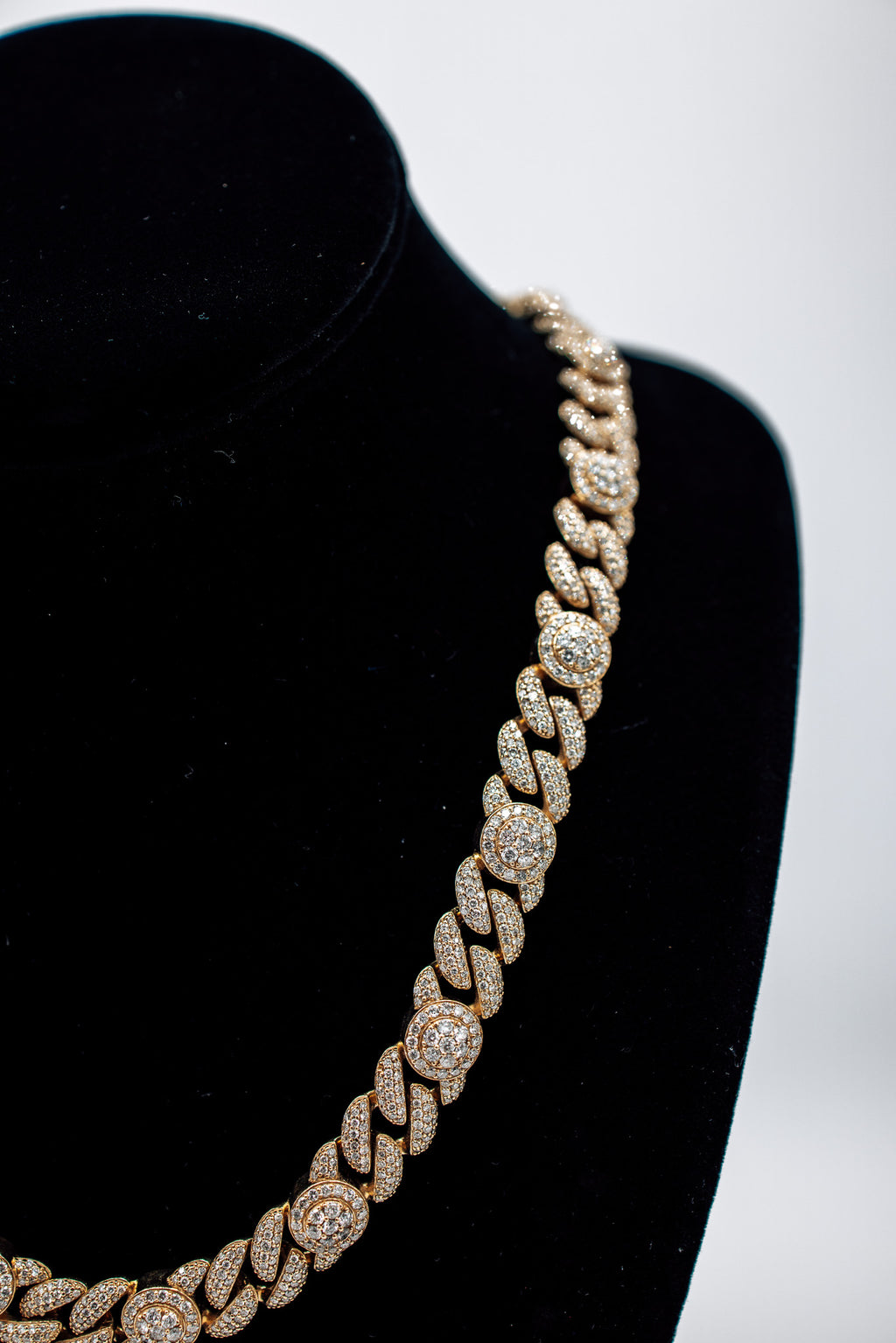 10K 20.75CT D-NECKLACE MEN RDS SIZE 22 INCHES 10.90MM- Cuban Royal Link