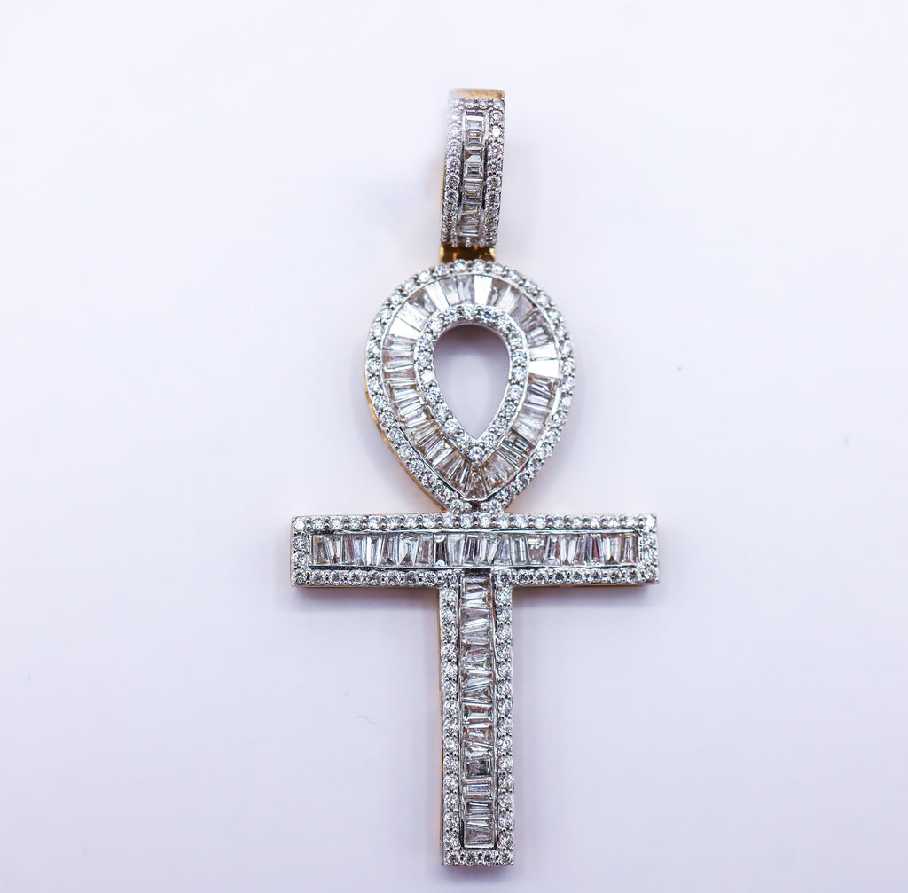 Amkh charm 10K gold 3.64 CTW