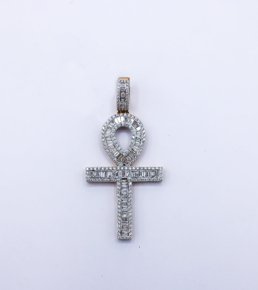 Amkh charm 10K gold 3.64 CTW