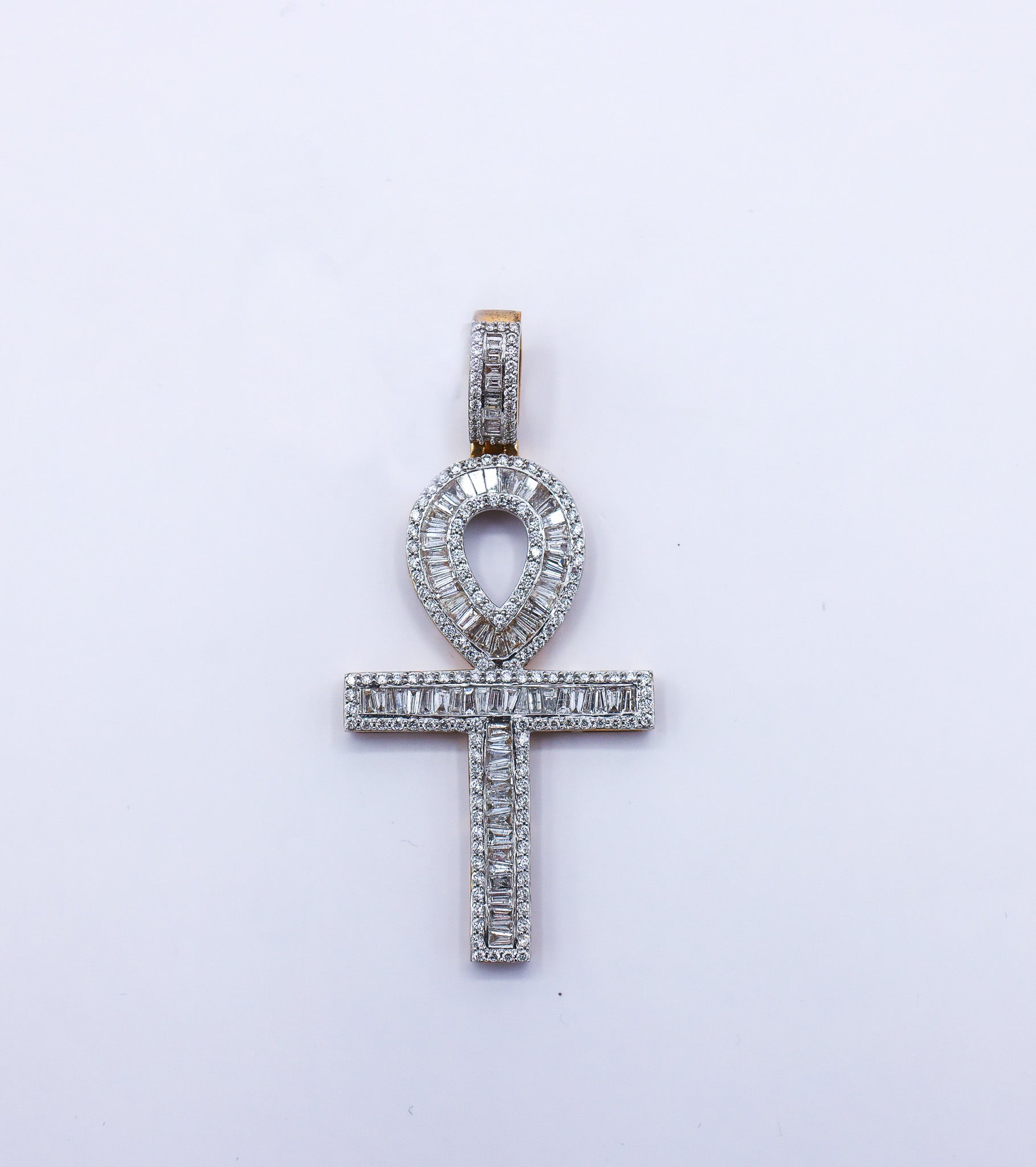 Amkh charm 10K gold 3.64 CTW