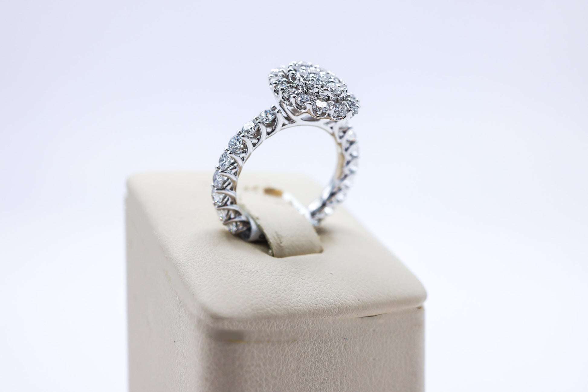 10K Gold 2.50 CTW Elevated Oval Multi-Diamond with Scalloped Band Ring