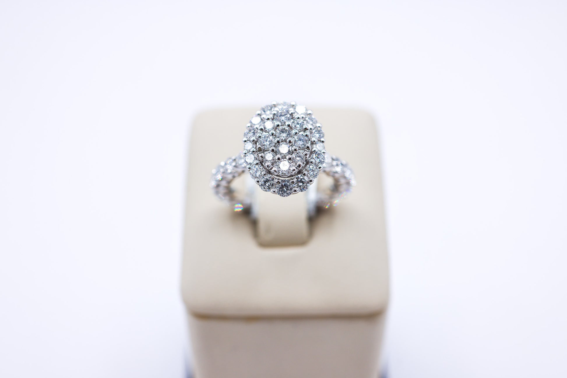 10K Gold 2.50 CTW Elevated Oval Multi-Diamond with Scalloped Band Ring