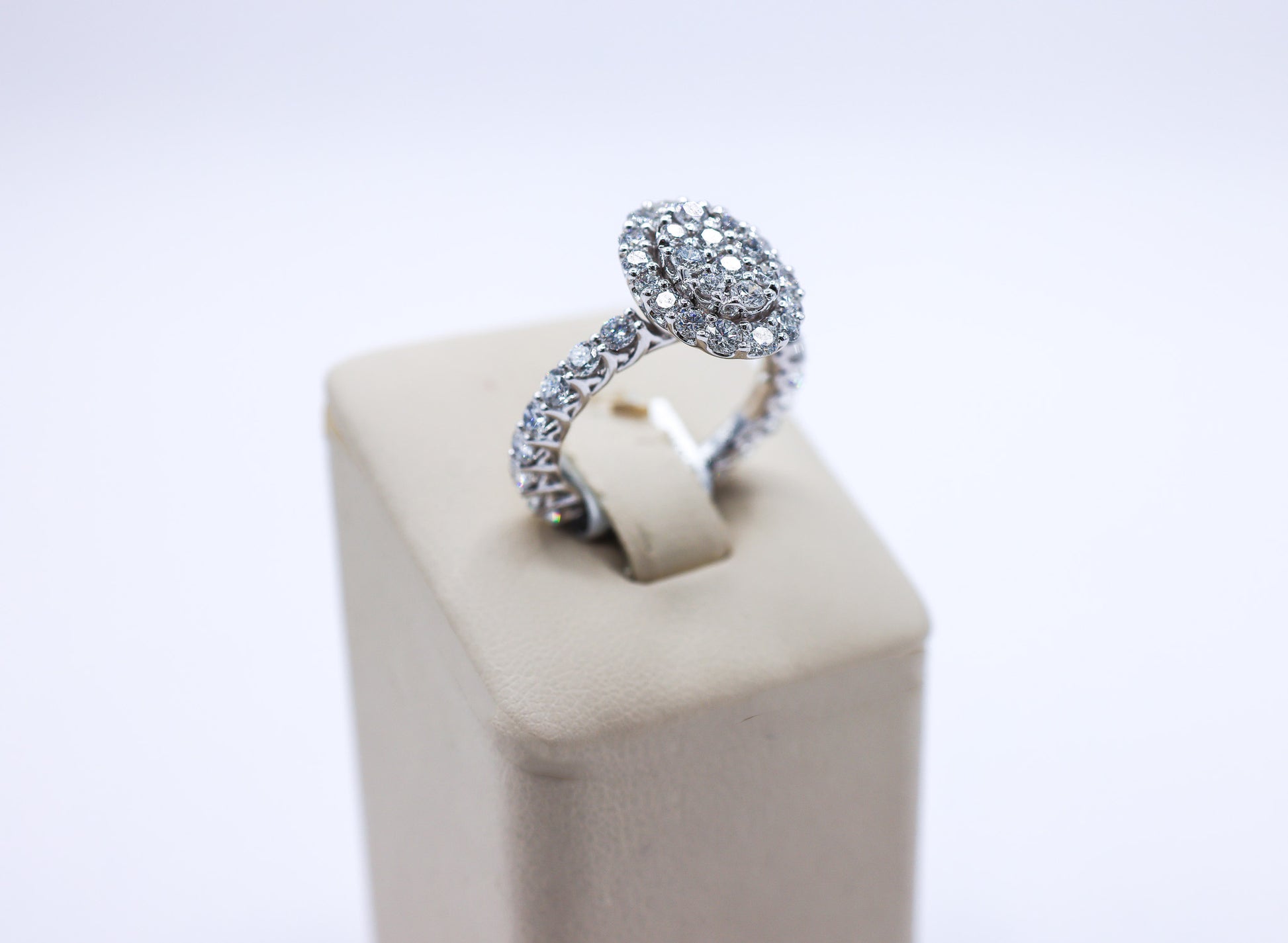 10K Gold 2.50 CTW Elevated Oval Multi-Diamond with Scalloped Band Ring