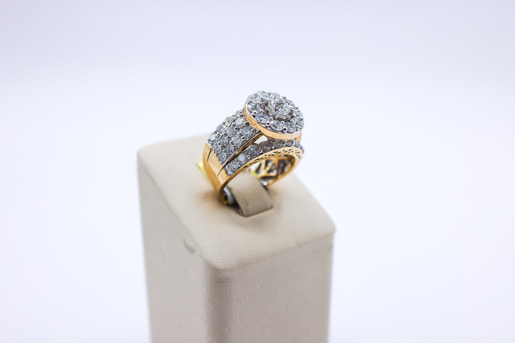 10K Gold Halo Diamond Ladies Ring 4 CTW