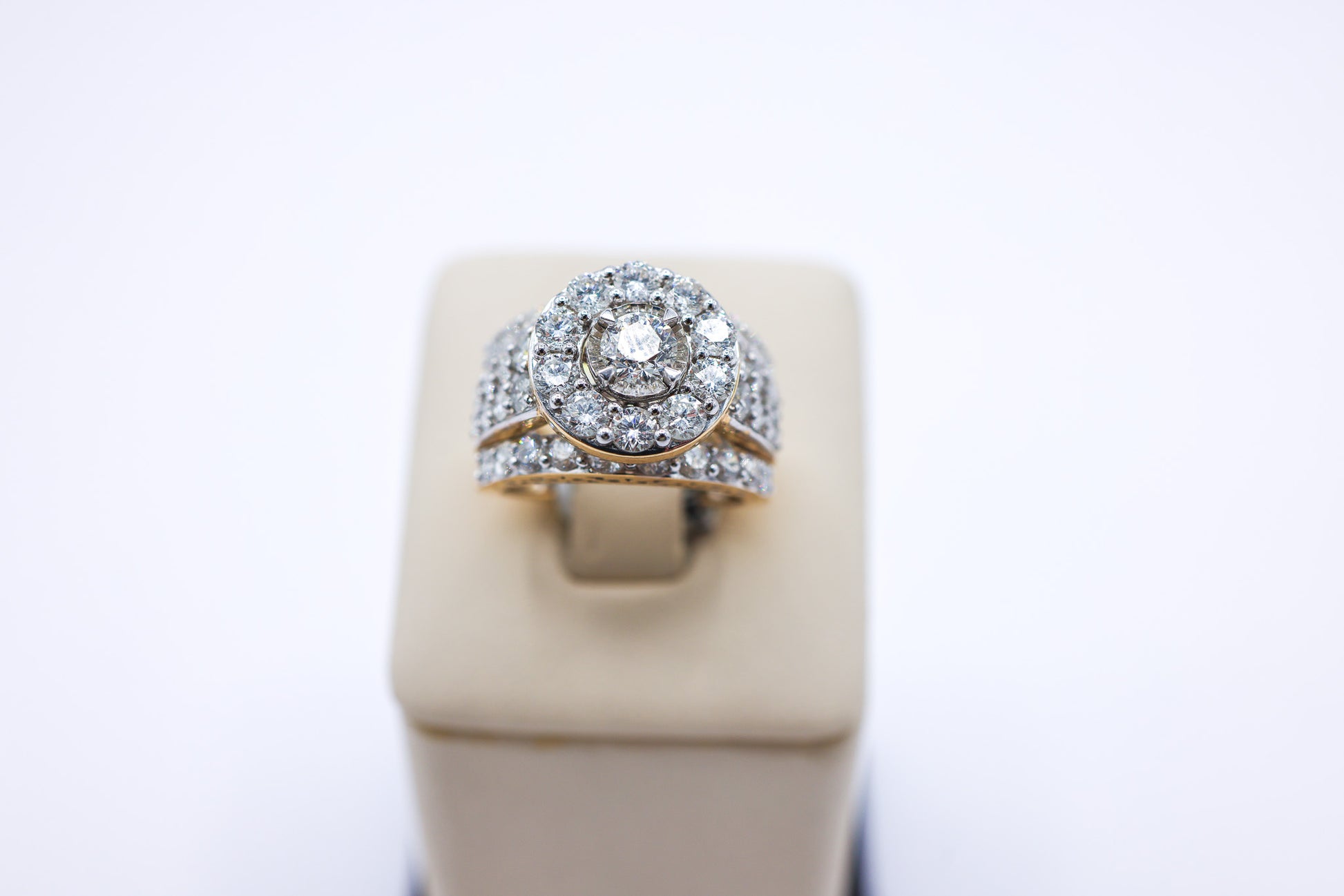 10K Gold Halo Diamond Ladies Ring 4 CTW