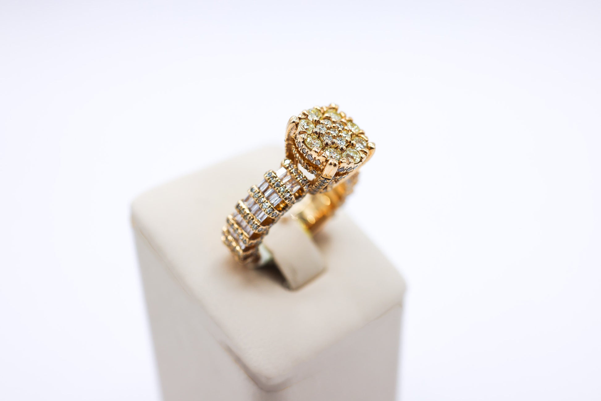 10K Gold 3.54 CTW Cluster Diamonds Scalloped band Ladies Ring
