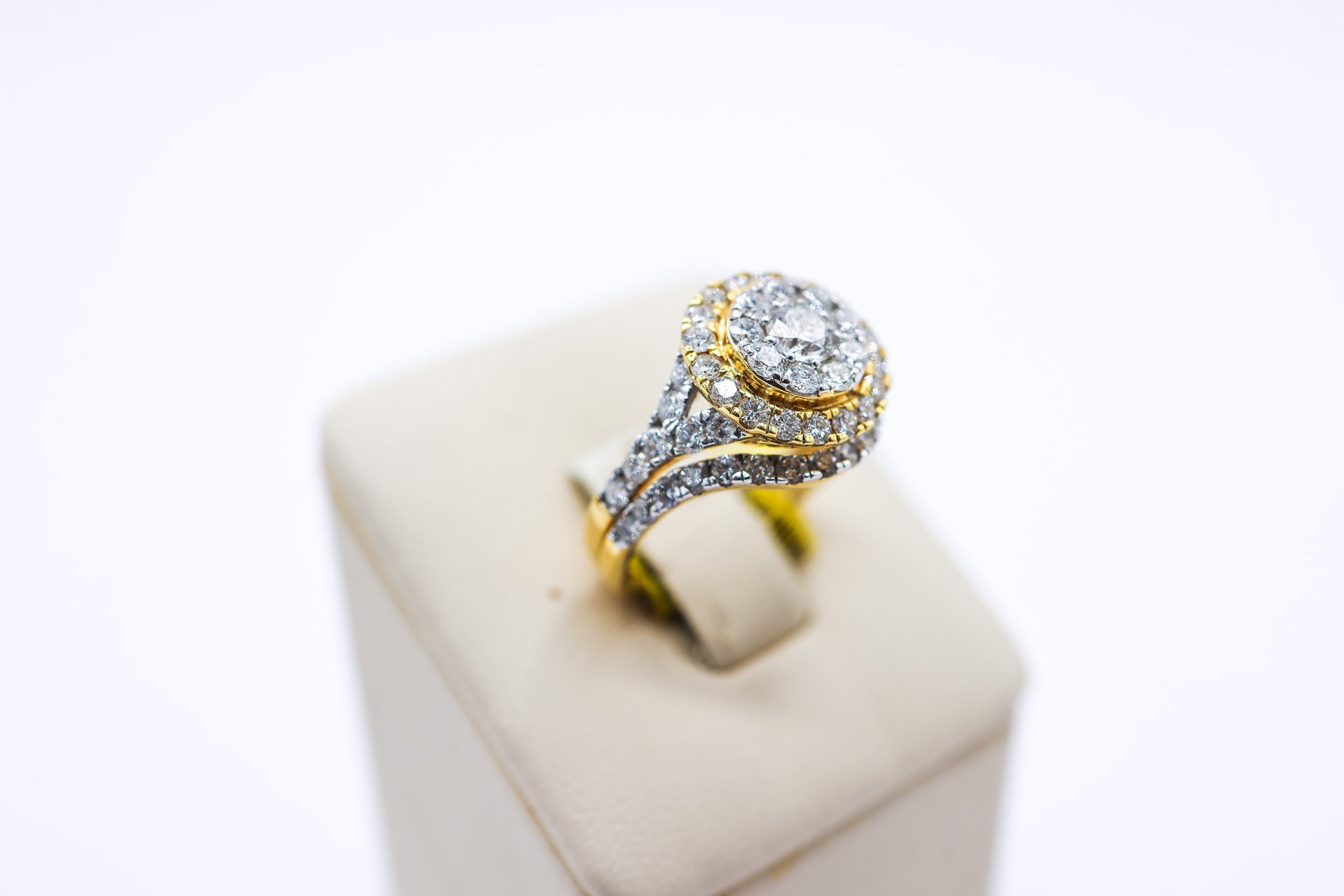 10K Yellow Gold 1.88 CTW Round Diamond Bridal Set