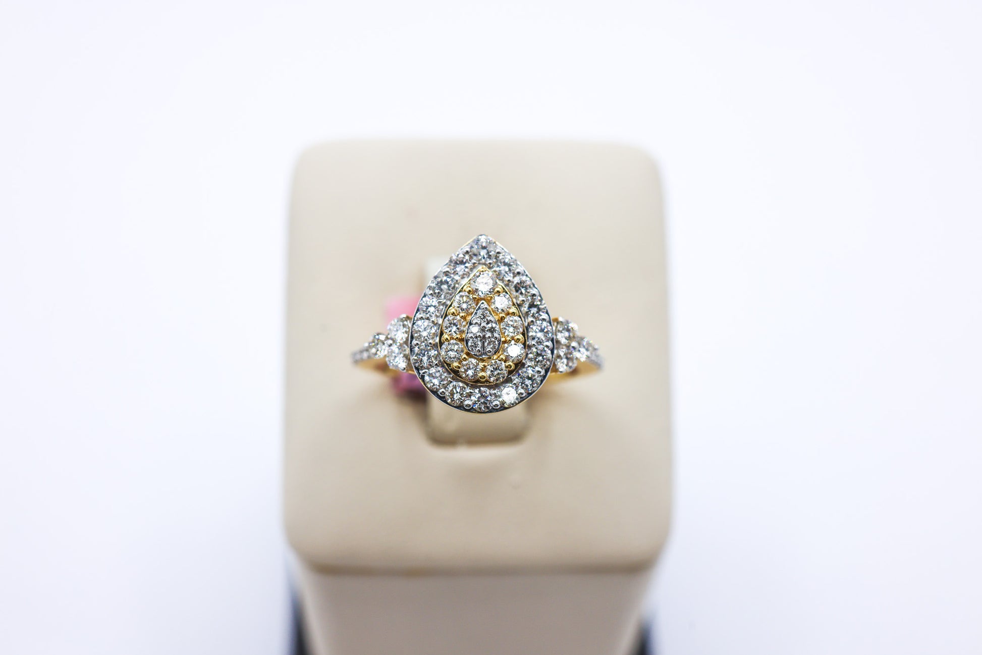 10K 0.93CT Pear Shaped Cluster Ladies Diamond Ring
