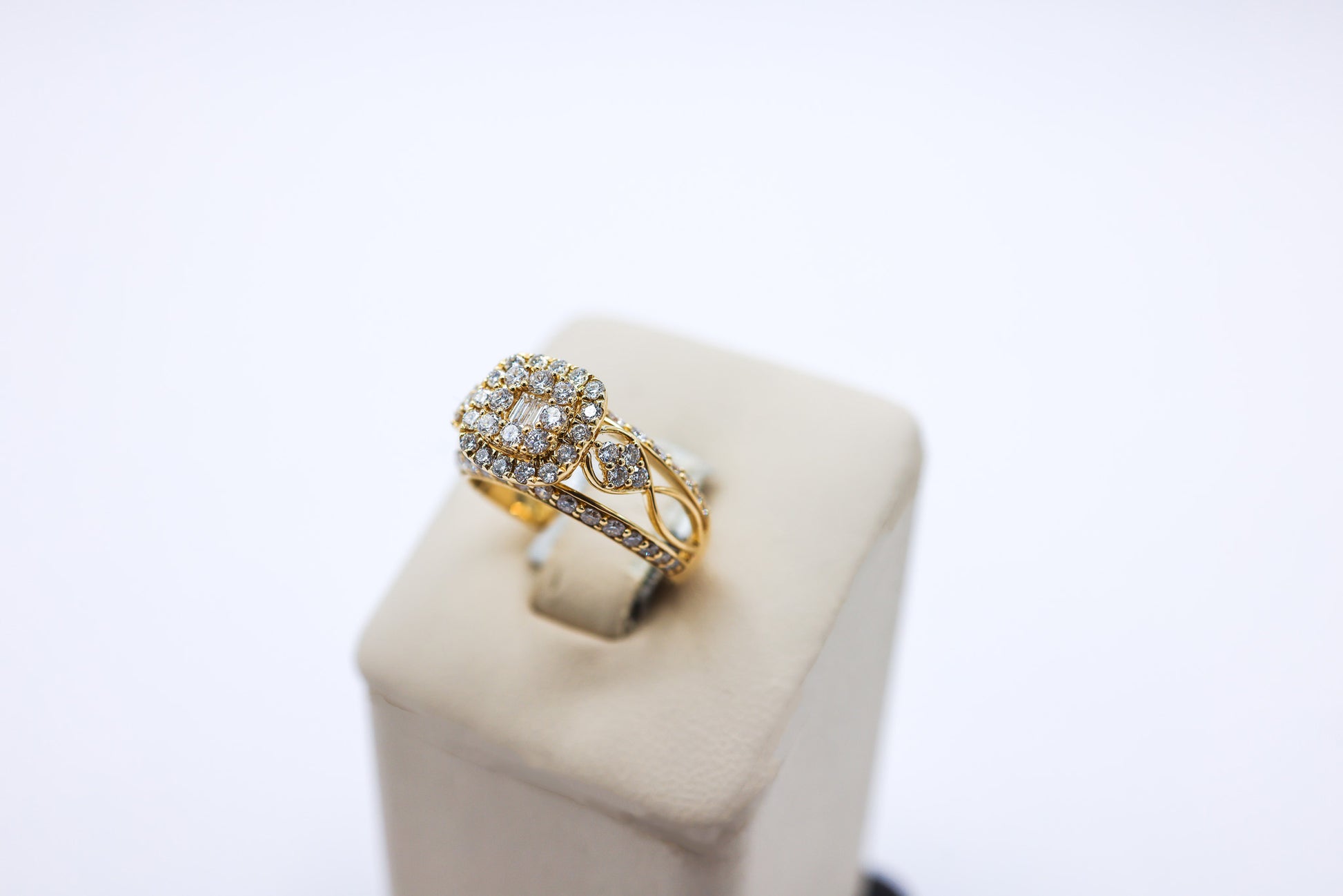 10K Gold 1.20CTW Princess Cushion Cut Twisted Shank Ladies Diamond Ring