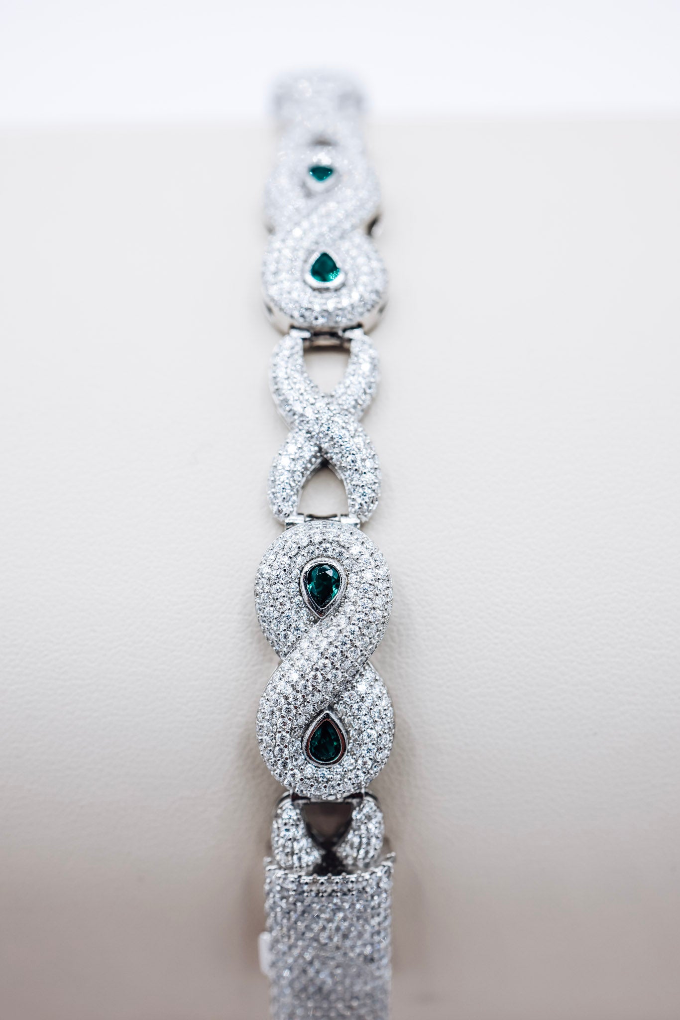 Double Infinity with Emrald 10.91CTW Moissanite Bracelet