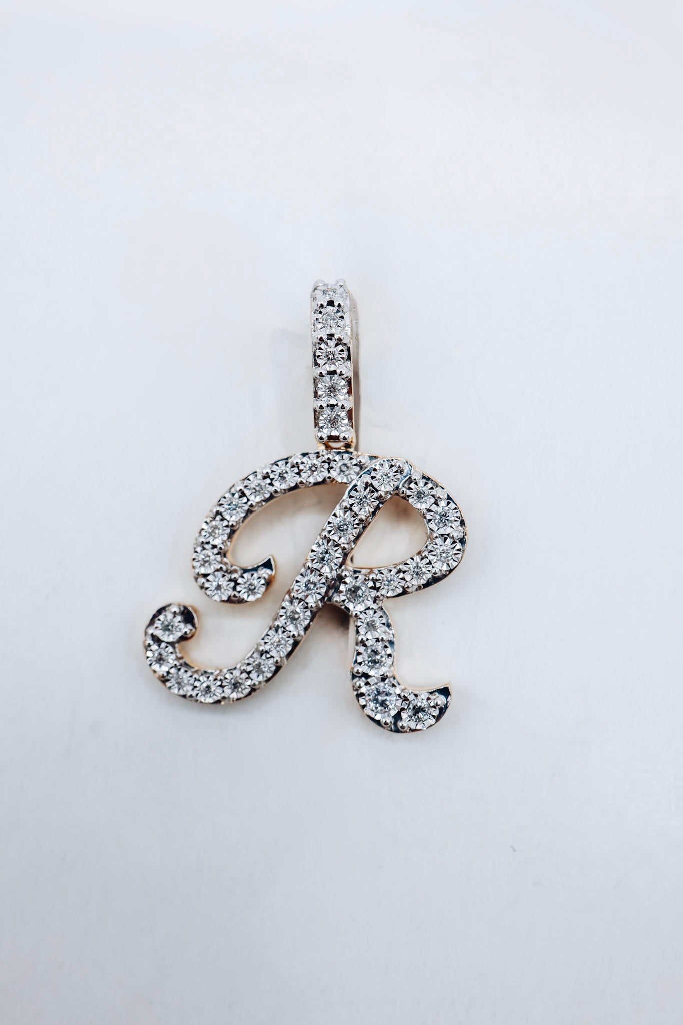 10K Letter Cursive R Initial 0.34CTW Diamond Charm