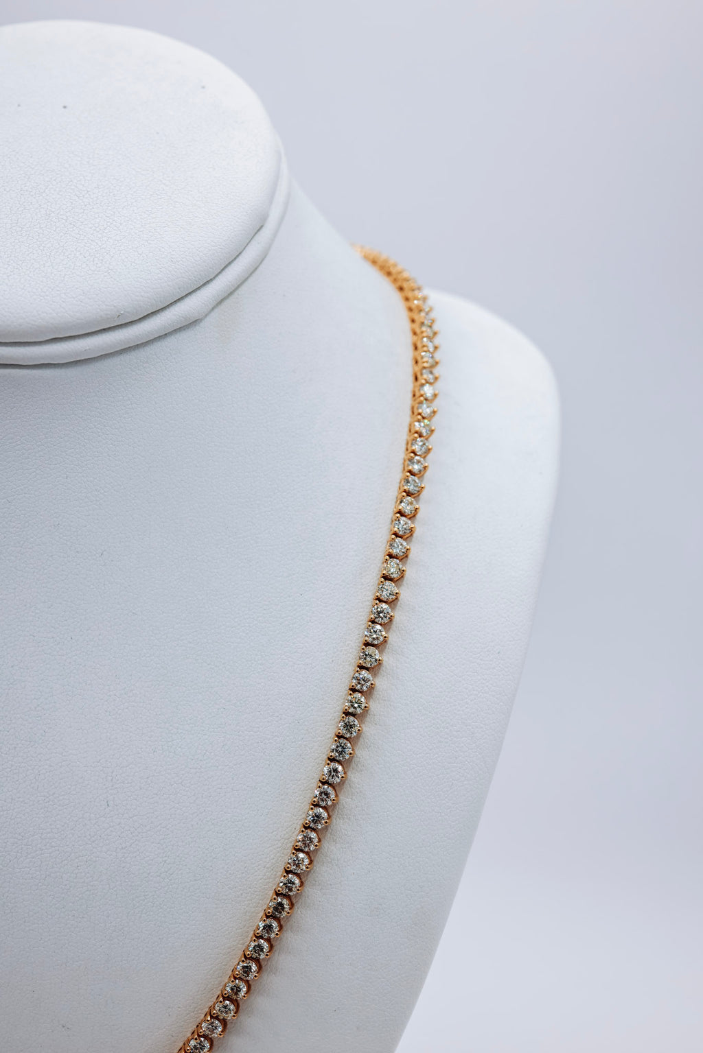 Pointer Tennis Chain 10K 21.77CTW Diamonds 24inches 4.25mm Chain