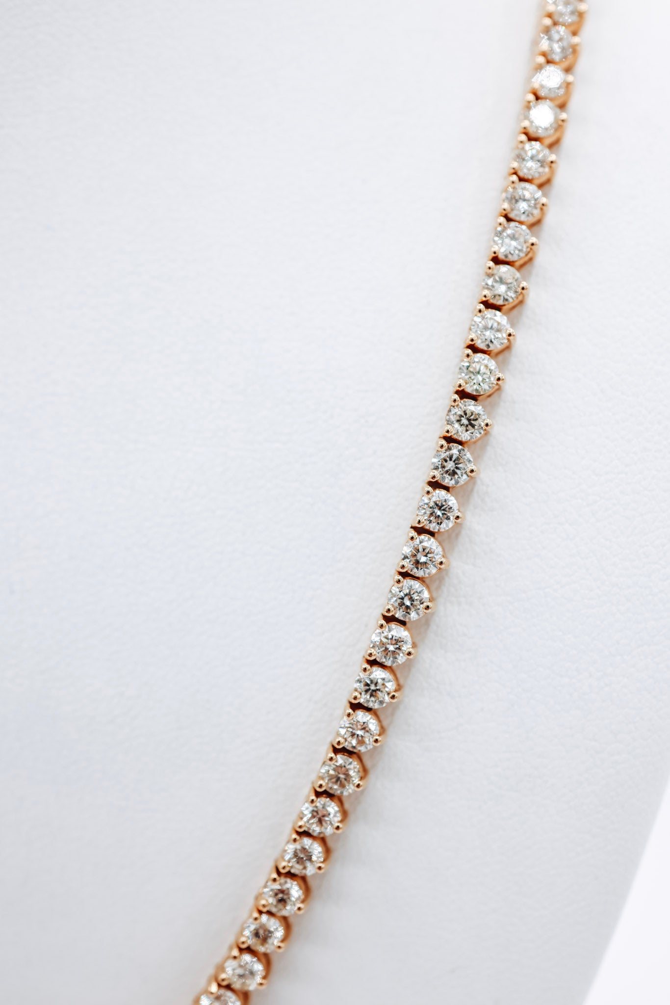 Pointer Tennis Chain 10K 21.77CTW Diamonds 24inches 4.25mm Chain