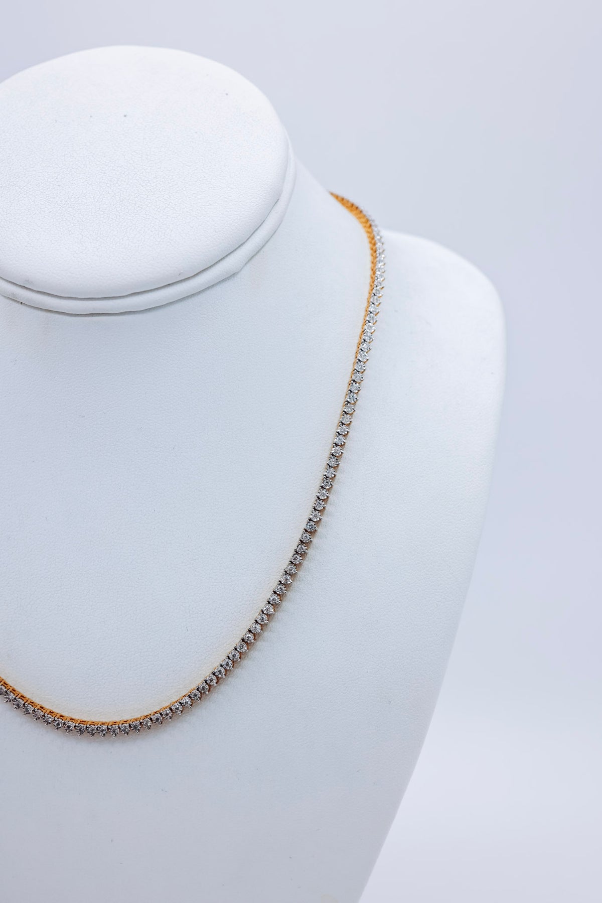 Petite Pointer tennis 3-3.5mm 10K 1.94CT Diamond Chain